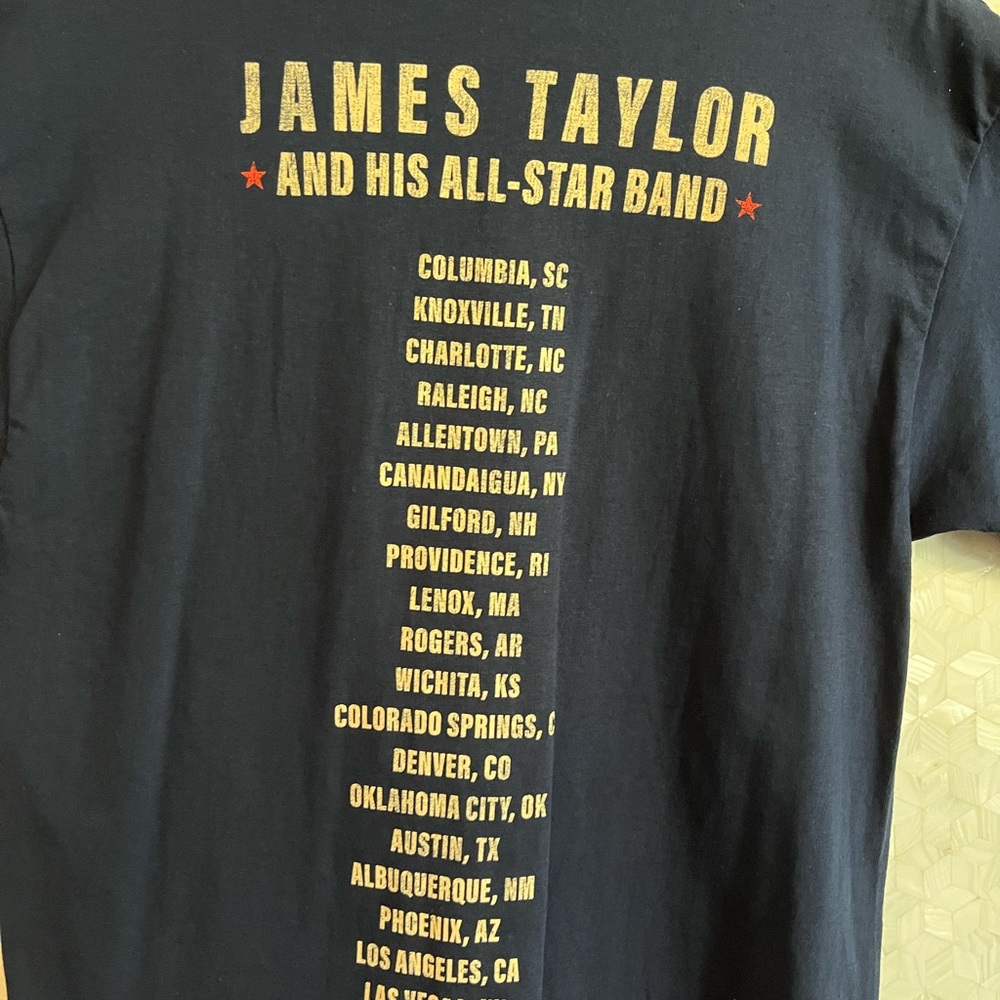 One JAMES TAYLOR AND HIS ALL-STAR BAND TSHIRT 2022 IN SIZE LARGE. - Picture 6 of 6
